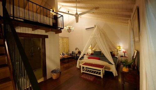 Deluxe Family Room (1 super King + 2 single on mezzanine)