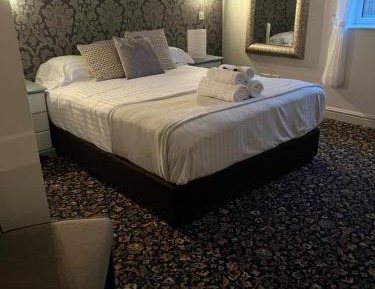 Honeymoon Suite