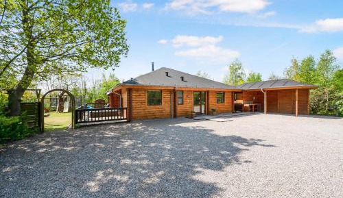 Four-Bedroom Holiday Home