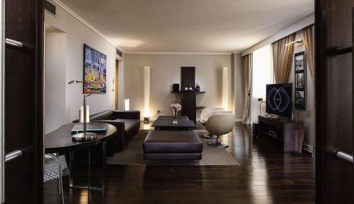 Junior King Suite with Garden or City View