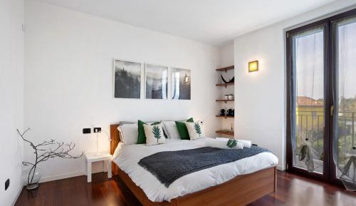 Superior One-Bedroom Apartment with Balcony