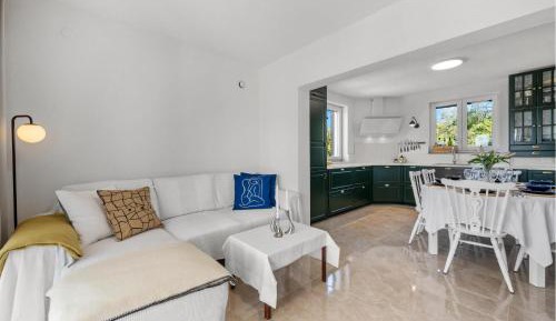 Four-Bedroom Holiday Home