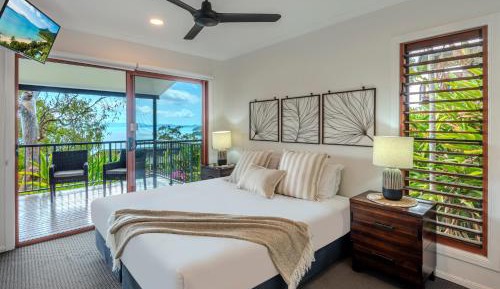 Two-Bedroom Apartment with Balcony and Sea View