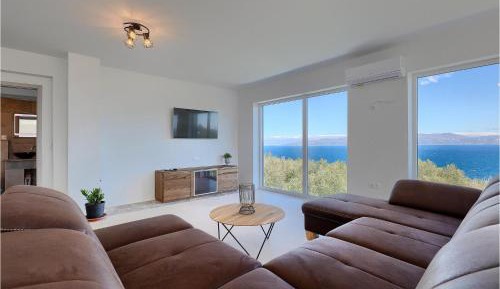 Four-Bedroom Holiday Home