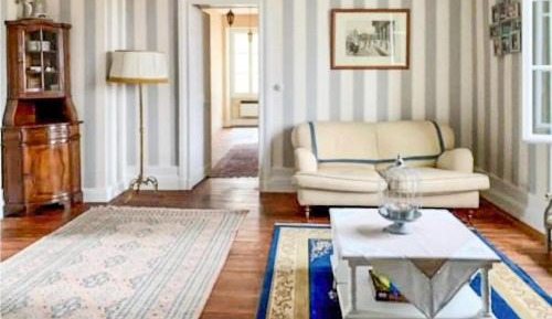 Seven-Bedroom Holiday Home