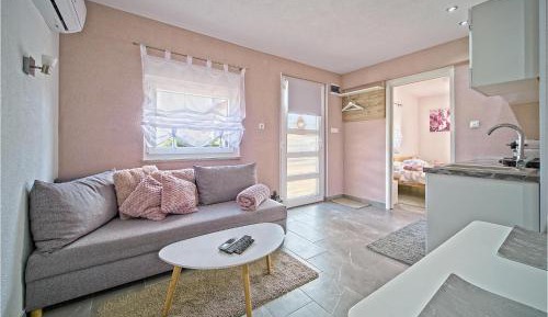 One-Bedroom Holiday Home