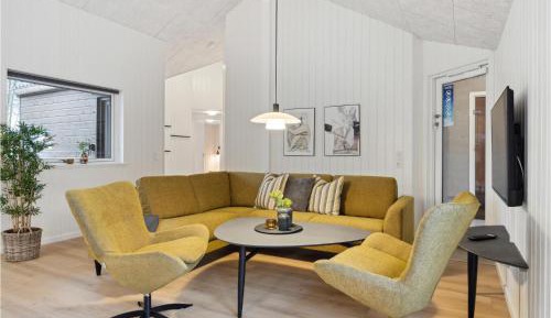 Eight-Bedroom Holiday Home