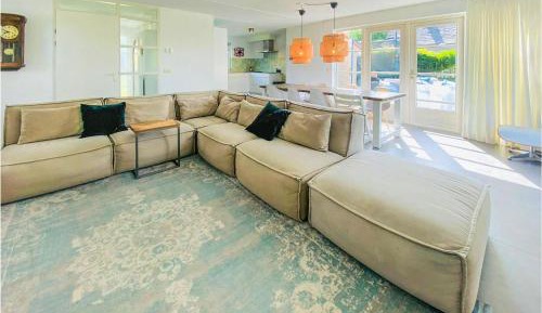 Three-Bedroom Holiday Home 