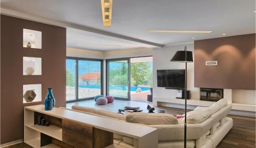Four-Bedroom Holiday Home