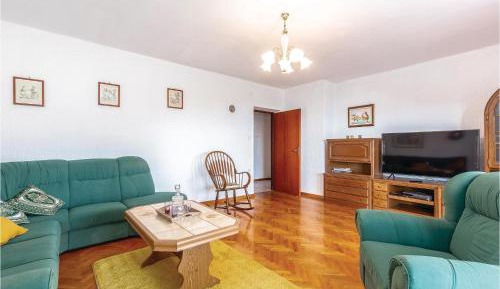Seven-Bedroom Holiday Home