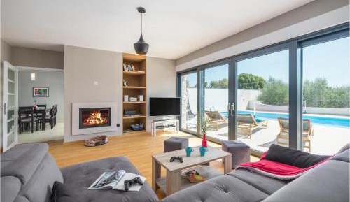 Three-Bedroom Holiday Home 