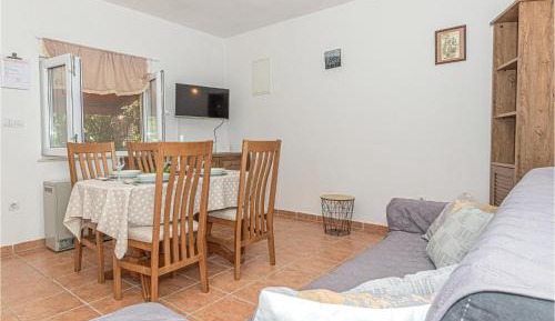 One-Bedroom Holiday Home