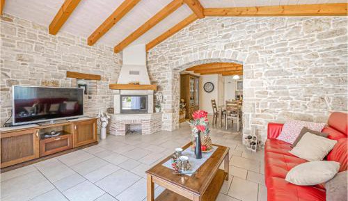 Three-Bedroom Holiday Home 