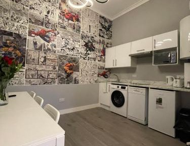 Modern Ground-Floor Flat • Sleeps 6
