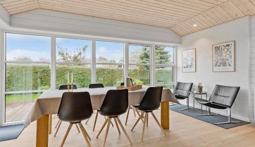 Three-Bedroom Holiday Home 