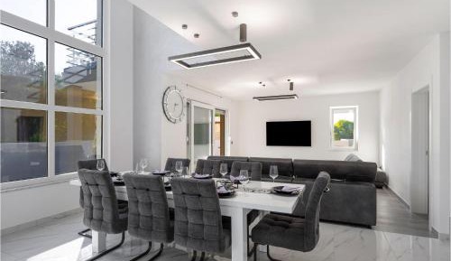 Four-Bedroom Holiday Home