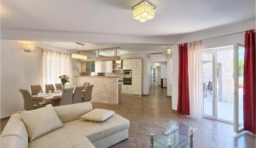 Four-Bedroom Holiday Home