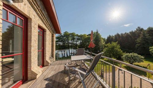 Apartment with Lake View