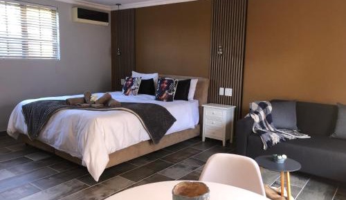 Deluxe Triple Room (2 Adults + 1 Child)