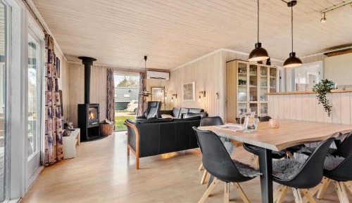 Three-Bedroom Holiday Home 