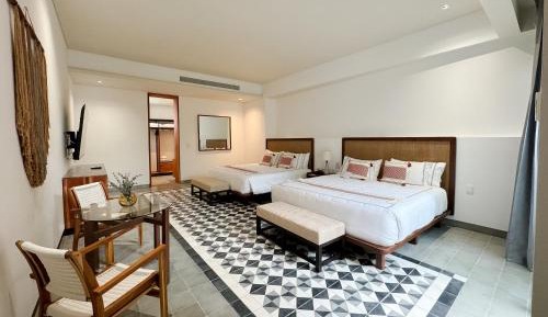 Deluxe Queen Suite