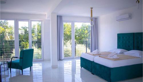Five-Bedroom Holiday Home