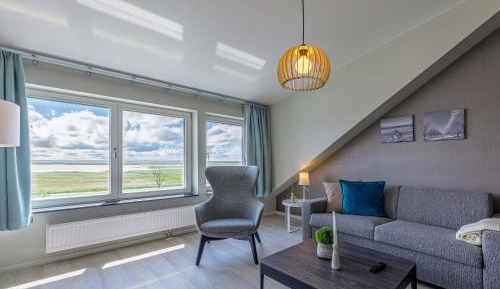 Apartment with Lake View