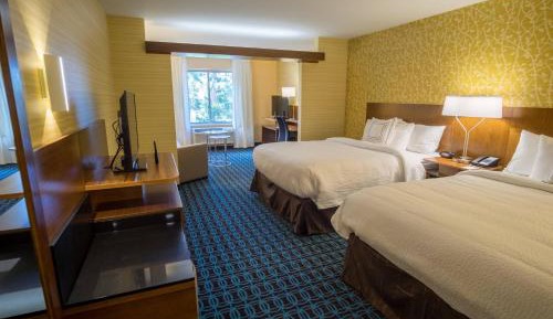 Queen Suite with Sofa Bed - Hearing Accessible