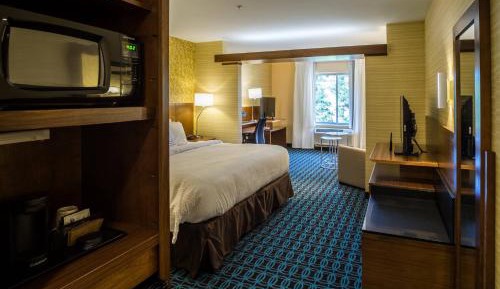 King Suite with Sofa Bed - Hearing Accessible