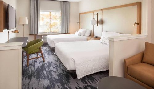 Queen Room with Sofa Bed and Tub - Mobility Accessible