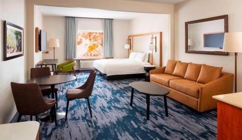 Hospitality, Hospitality Suite, 1 King, Sofa bed