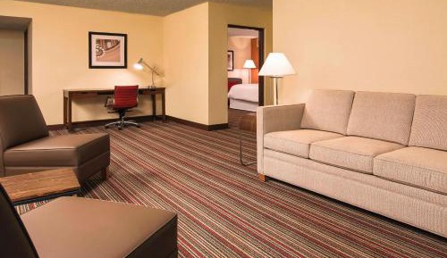 1 Bedroom 2 room Suite, 1 King, Alternate bed: sofa bed