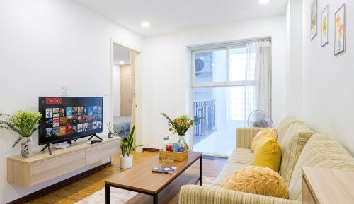 Deluxe One-Bedroom Apartment