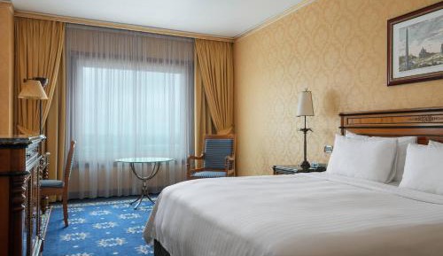 Large Guest Room