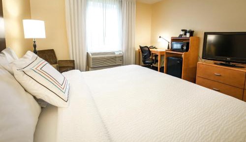 Traditional King Room, Guest room, 1 King (Mobility &amp; Hearing Accessible w/ Tub)