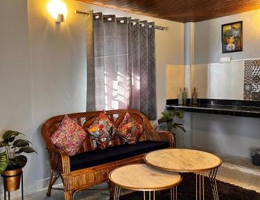 Two-Bedroom Apartment with Mountain View