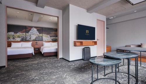 Grand Family Room with Washing Machine