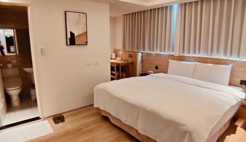 Standard Queen Room