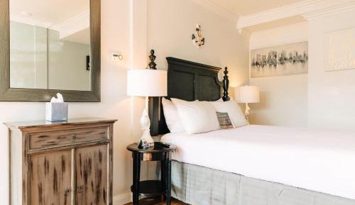 Standard Queen Room