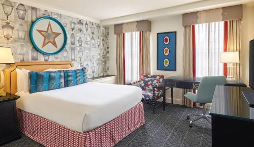 Alexandrian Room, 1 Queen Bed
