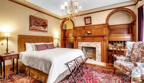 Deluxe King Suite