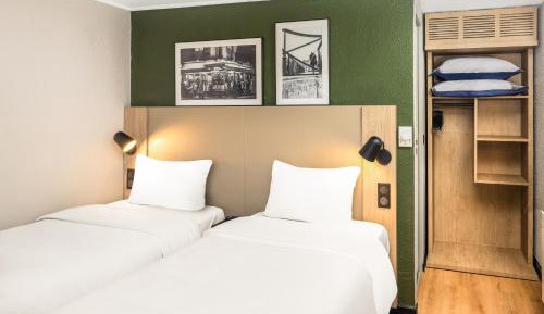 Standard Room 2 Single Beds