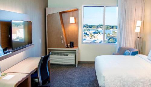 Queen Room with Bay View