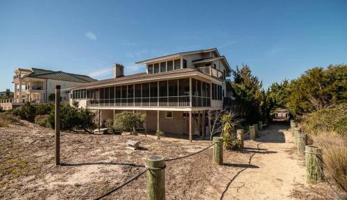 Nine-Bedroom Holiday Home