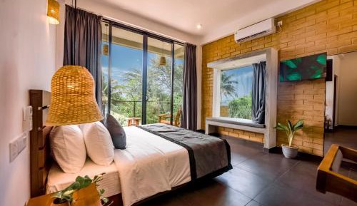 Deluxe Double Room with Balcony and Sea View