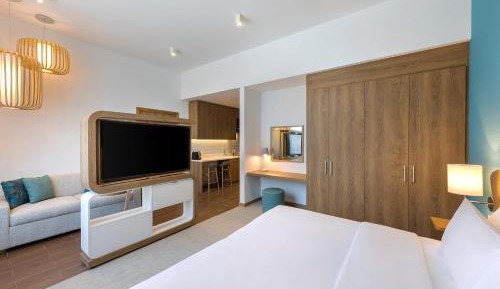 Studio 1 King Bed - Complimentary Transfer to Dubai Mall / Burj Khalifa, Burjuman & Kite Beach
