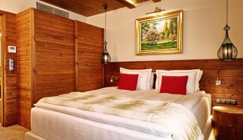 Presidential One-Bedroom Apartment (2 Adults + 2 Children)