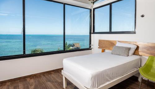 Deluxe One-Bedroom Apartment with Ocean View