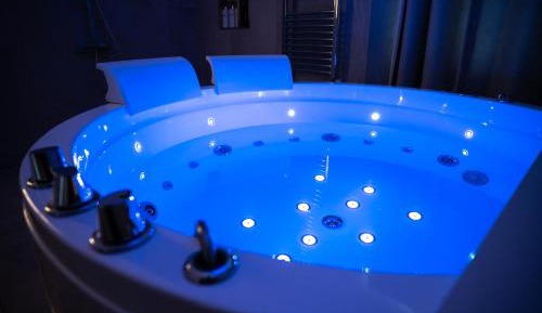 Deluxe Suite with Spa Bath