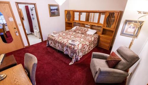 Queen Room with Spa Bath